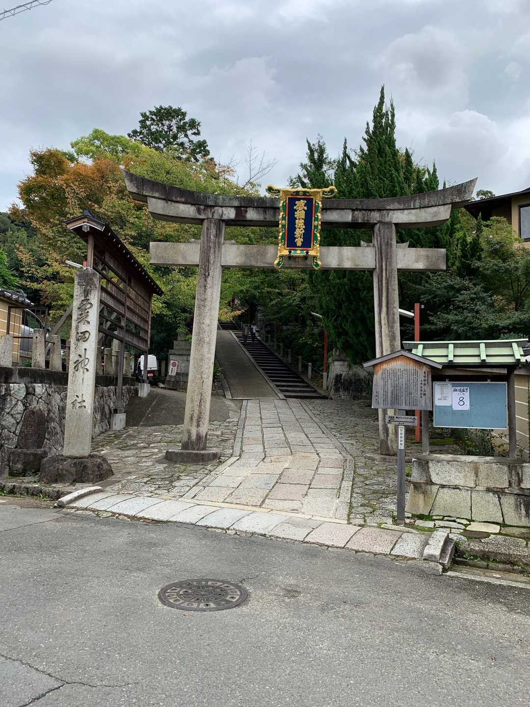 山中の鳥居