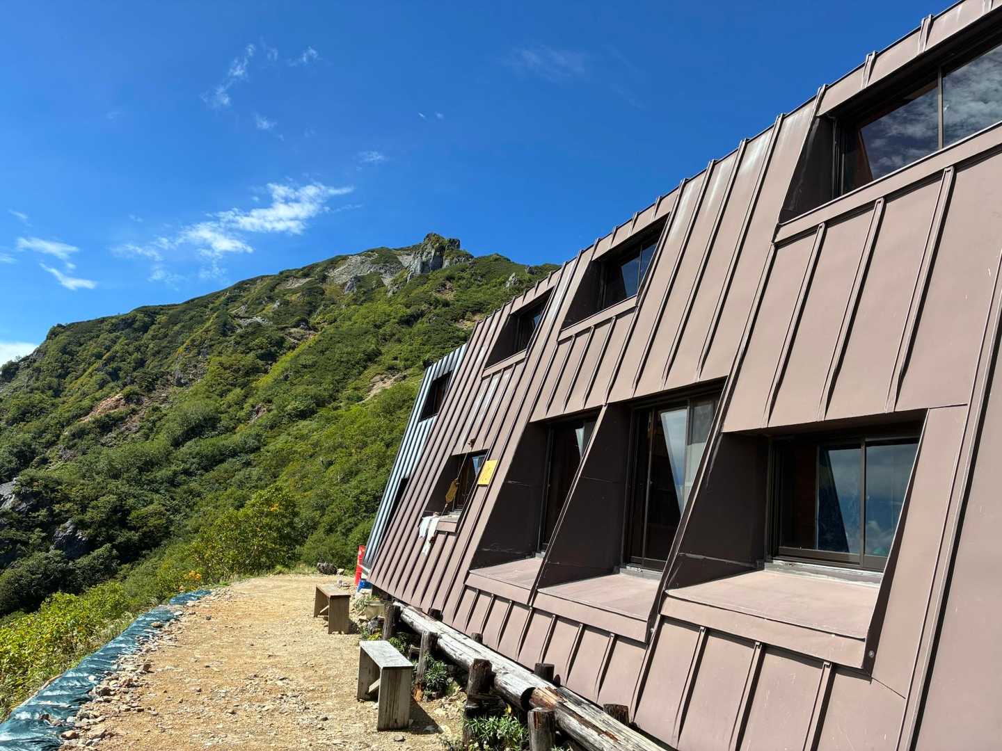 小屋前の売店メニュー