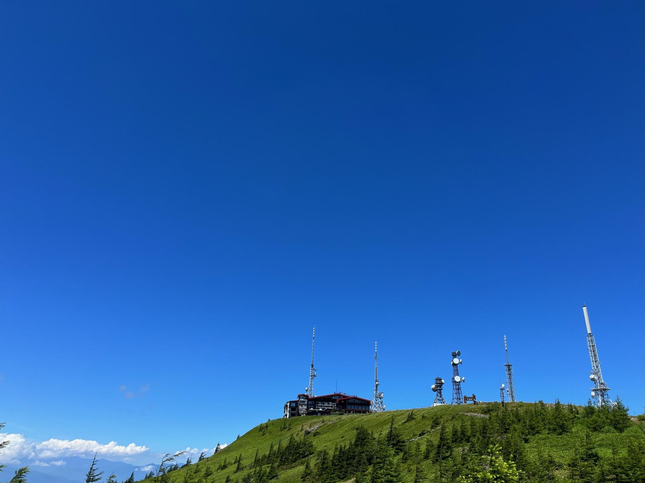 美ヶ原の高原と王ヶ頭の電波塔群