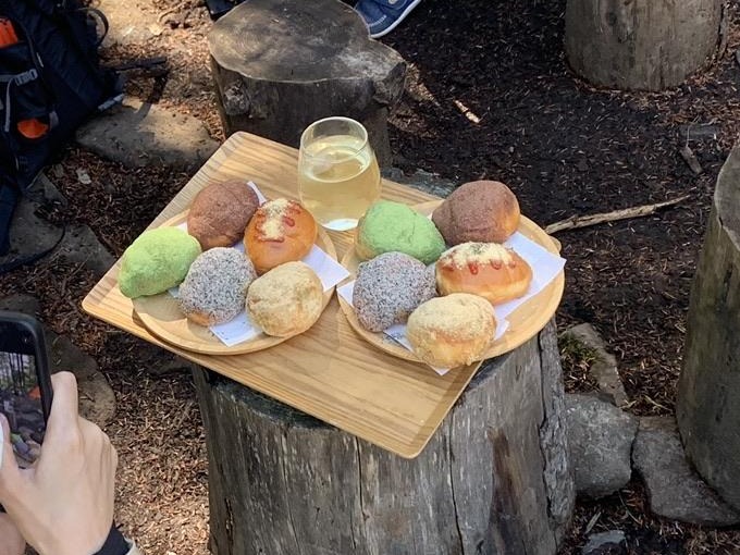 高見石小屋の名物揚げパン