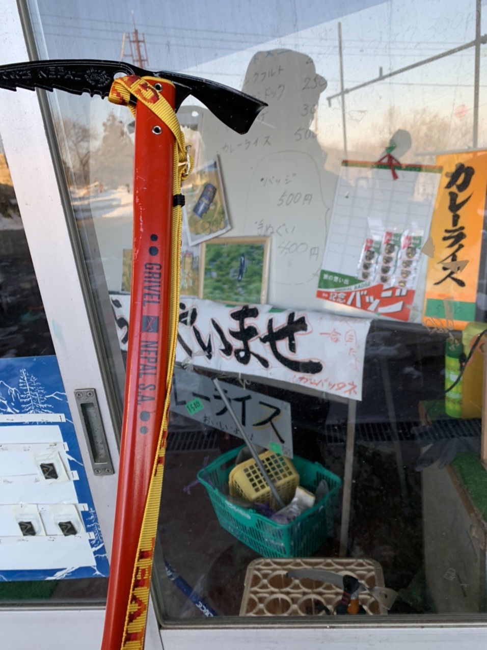 一合目の小屋に置かれていたピッケル