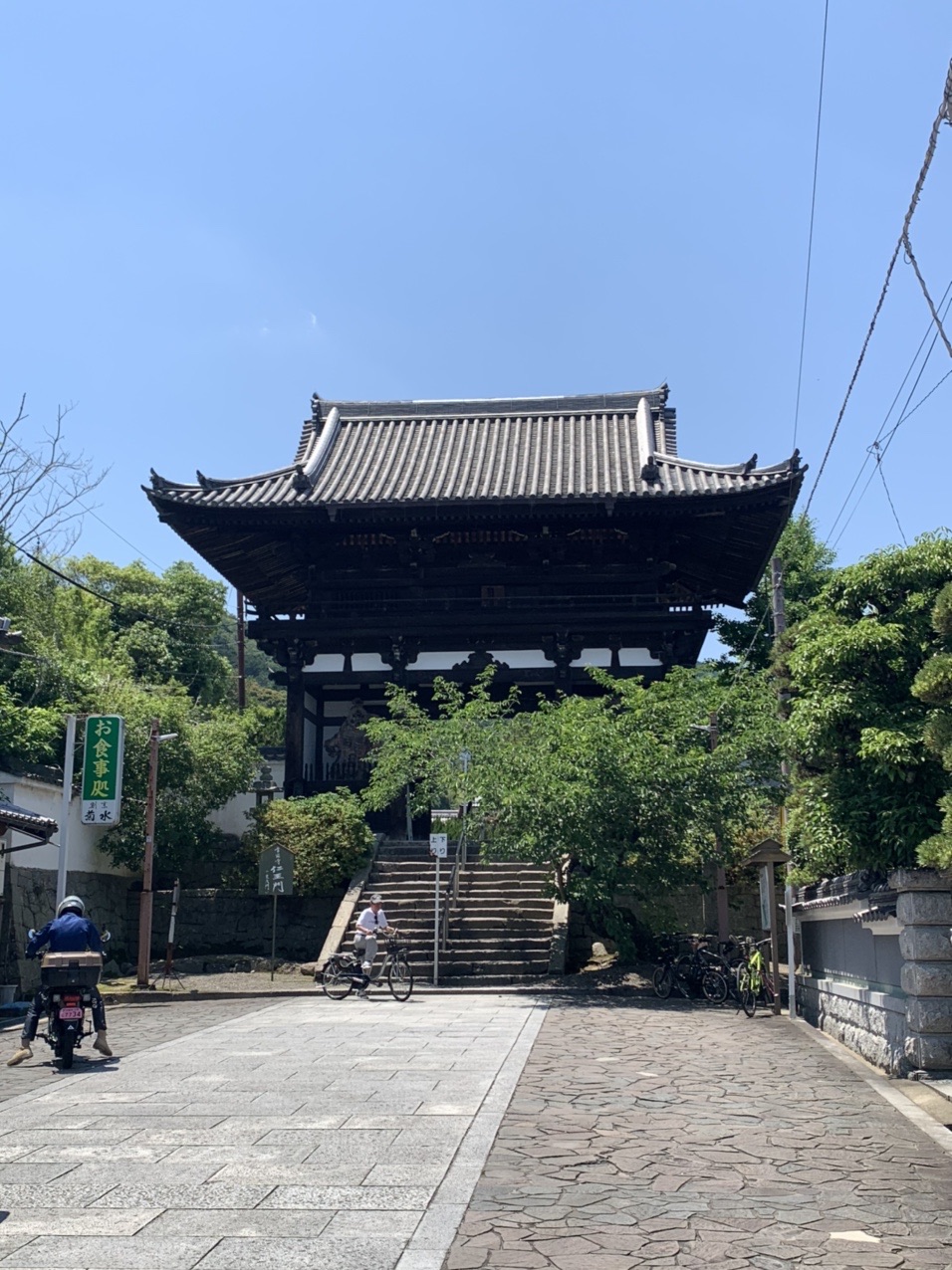 當麻寺の門と参道