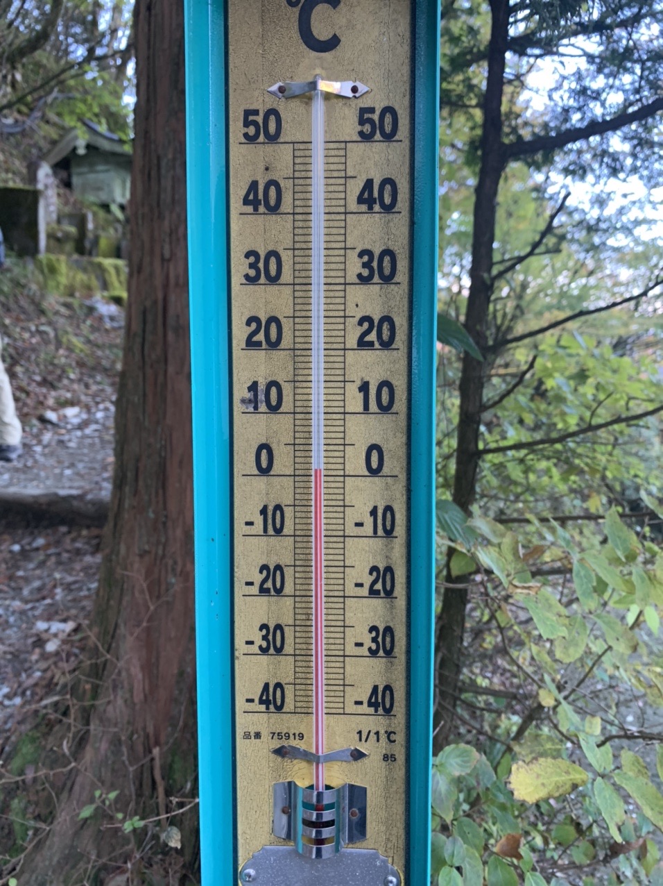 剣山の登山口に設置された温度計。1℃を指している