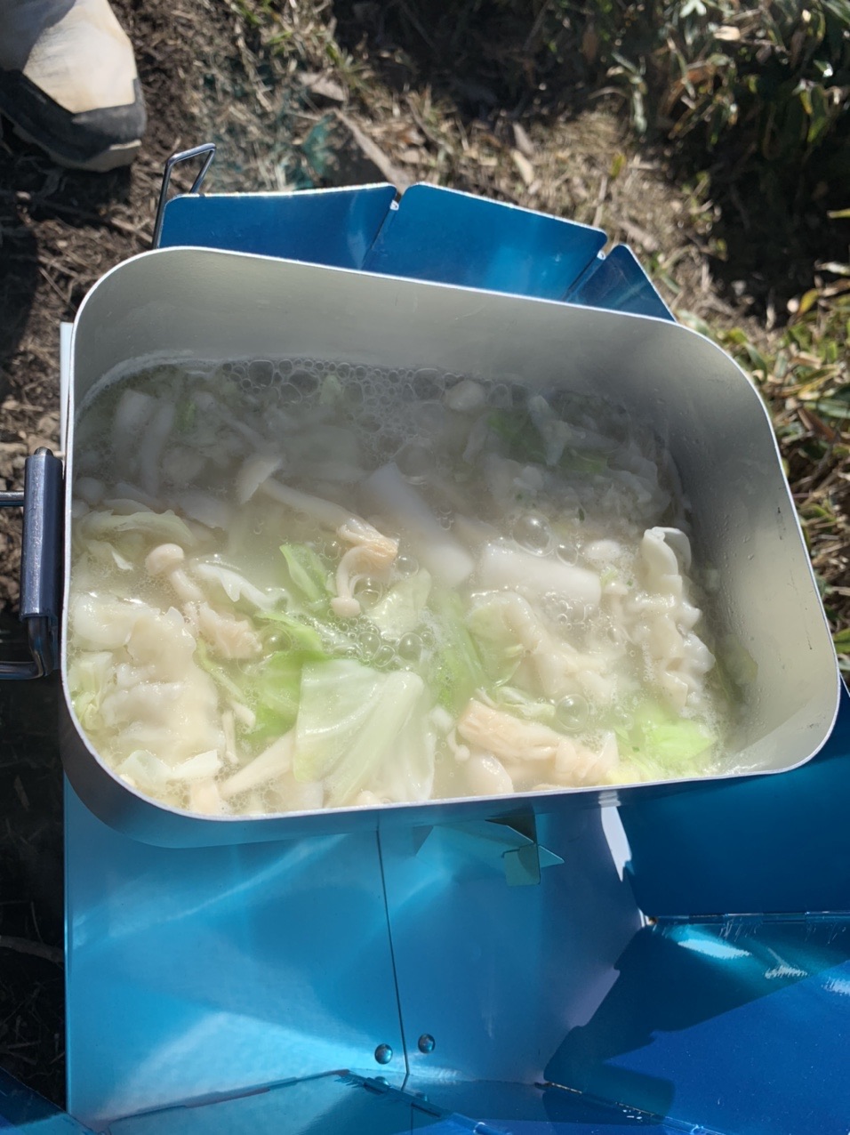 次郎笈の山頂で食べた白い具材のスープ