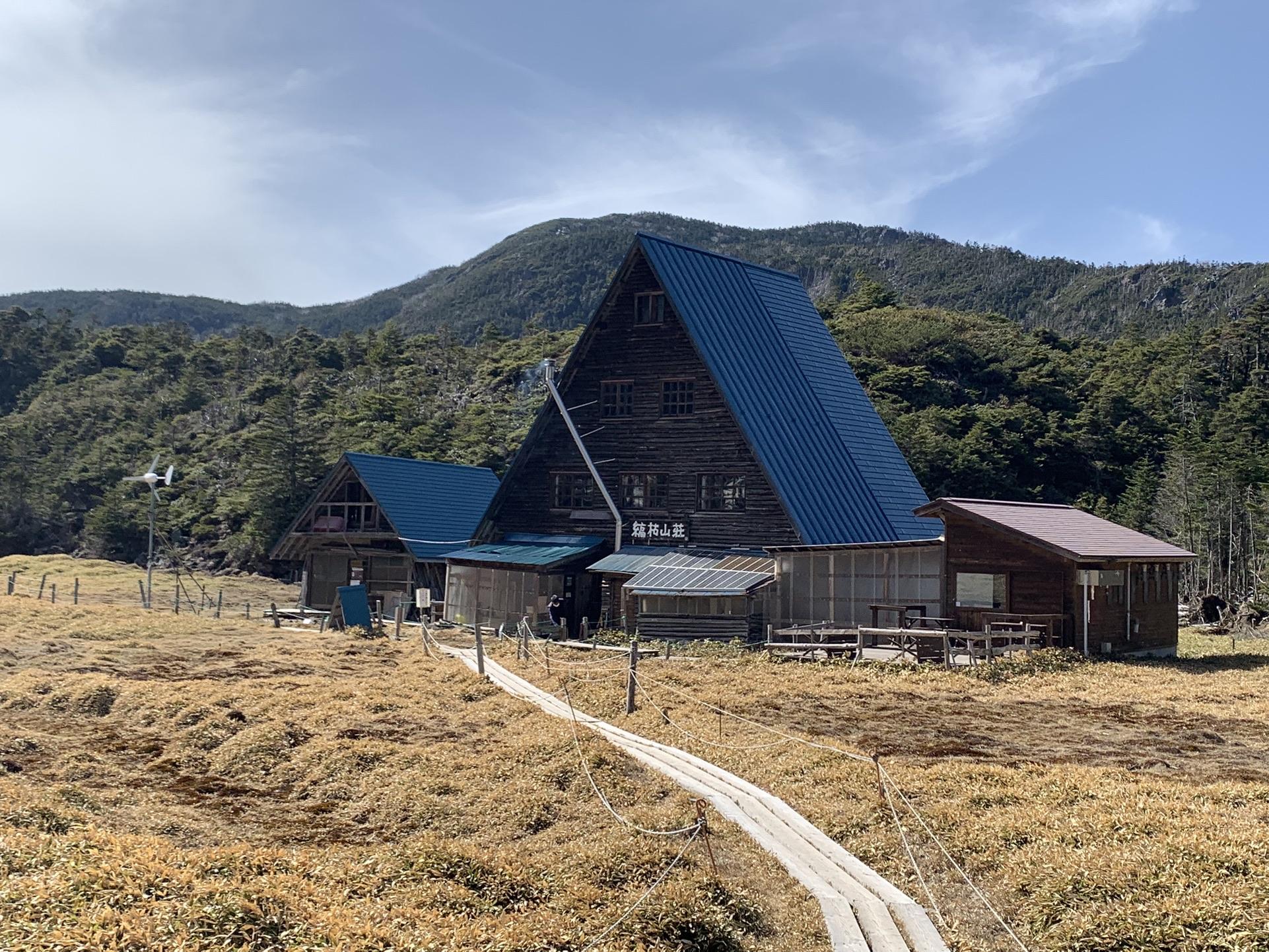 三角屋根が特徴的な縞枯山荘